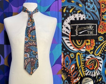 Cravate vintage groovy à imprimé psychédélique des années 60 et 70 fabriquée en Angleterre par « A Favorite Tie » avec pince à cravate