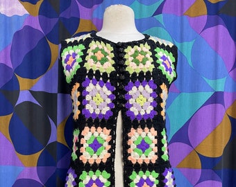 Incroyable millésime 60s 70s Grandma Square Tricoté Crochet Sans Manches Long Bouton Avant Gilet Taille Moyenne/Grande