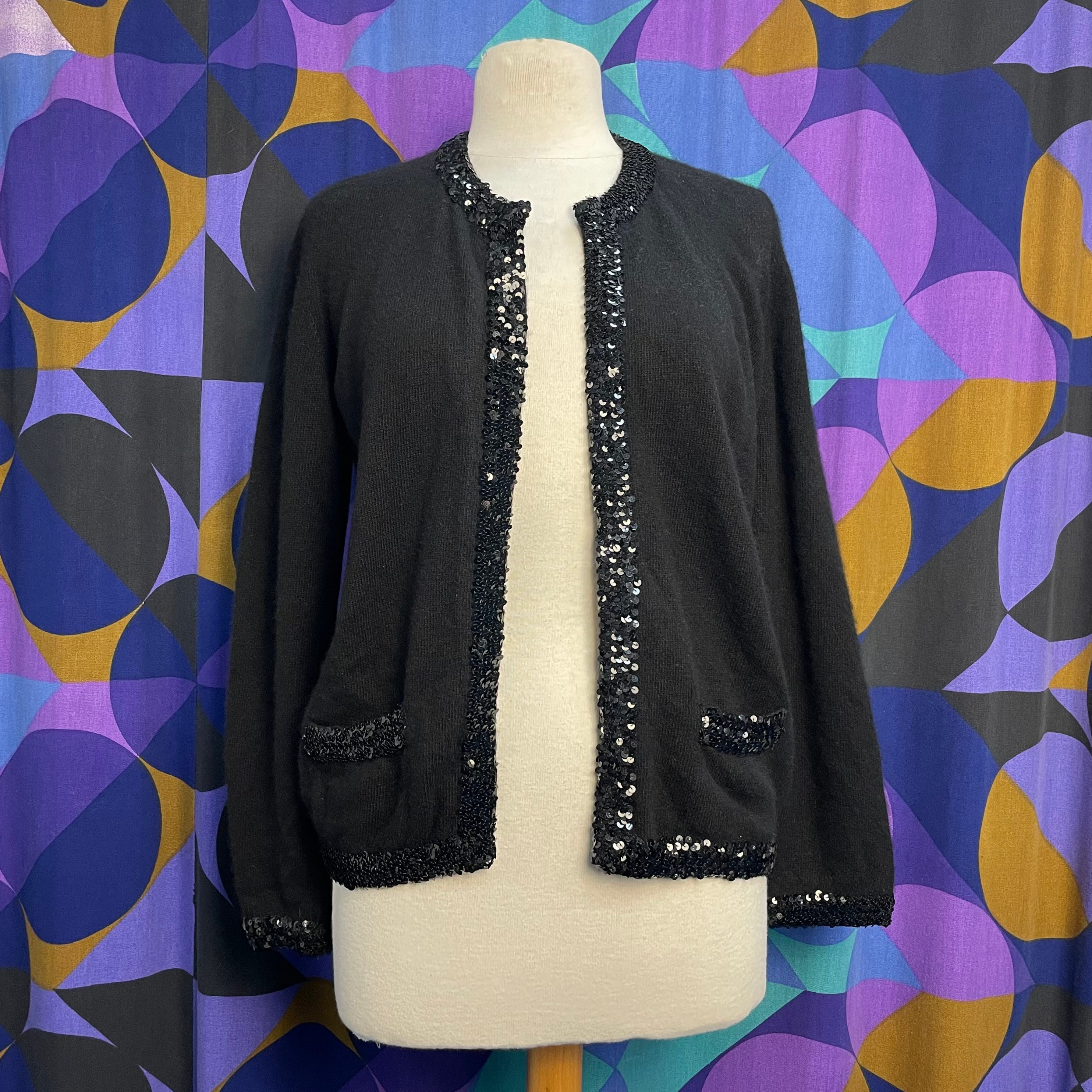 【リータンさま専用】CHANEL シャネル vintage cardigan Chanel Black Cashmere Logo Cardigan – Treasures of NYC