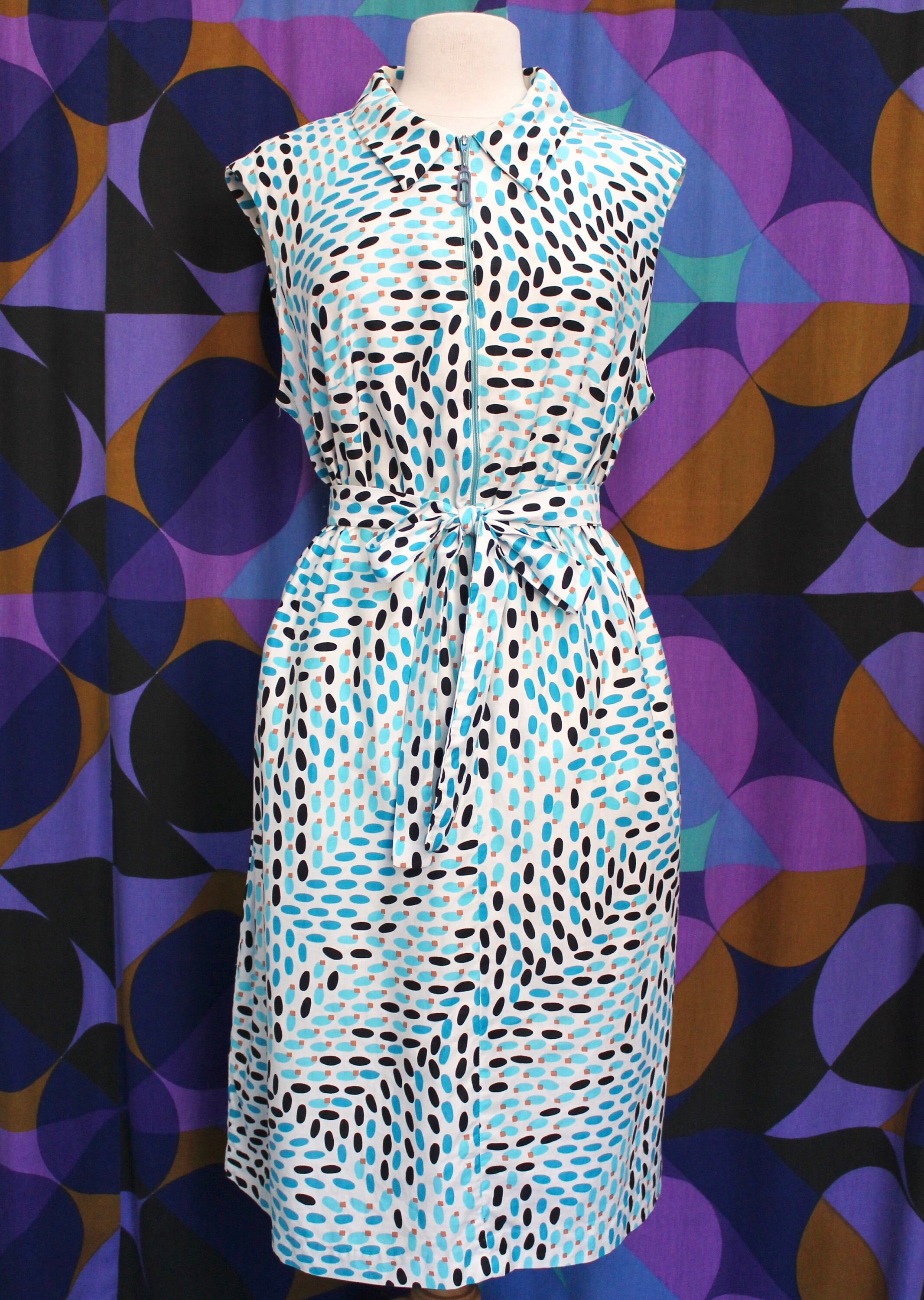Image of Amazing Vintage S Zip Front Polka Dot Print Sleeveless Shift Dress With Collar & Matching Belt Uk Size / Plus