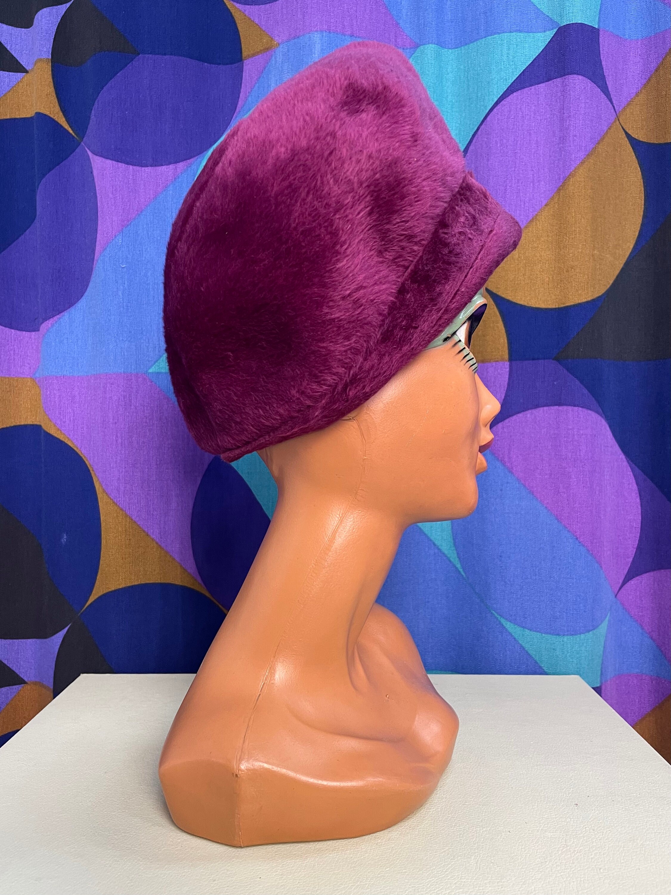 Fabulous Vintage 60s Soft Faux Fur Feel Aubergine Purple Hat  display picture 1