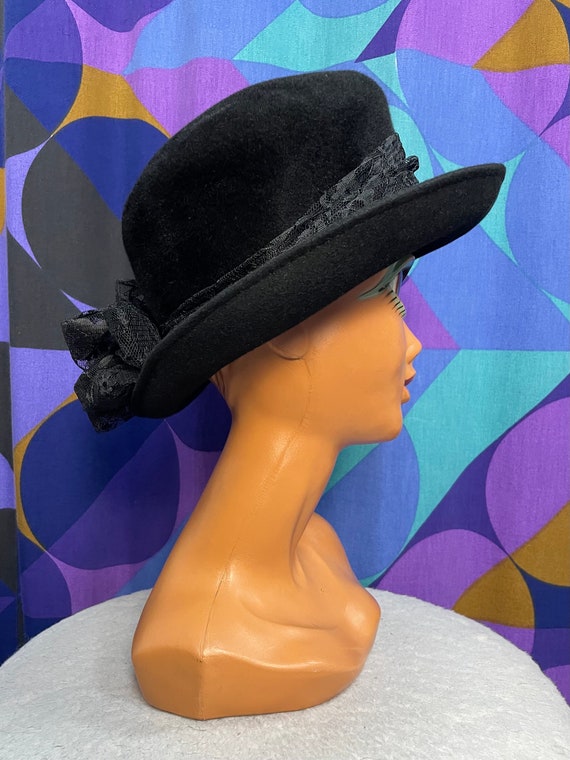 Amazing Vintage 90s Black Felt Hat with Black Lac… - image 4