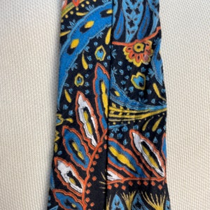 Cravate vintage groovy à imprimé psychédélique des années 60 et 70 fabriquée en Angleterre par A Favorite Tie avec pince à cravate image 9