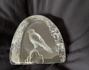 Pisapapeles antiguo de cristal grueso con forma de halcón - 9,5 cm de ancho