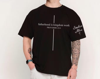 Personalisiertes christliches Vati-Hemd, Vaterschaft ist Königreich-Arbeits-Hemd, katholische Vatertagsgeschenk, religiöses Väter-Kreuz-Hemd