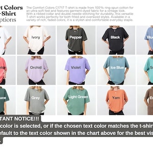 Pu&ograve; includere: Un'esposizione di magliette Comfort Colors C1717 in vari colori, tra cui bianco, avorio, pepe, nero e blu jeans. Altri colori includono anguria, orchidea, viola, blu ghiaccio, spuma di mare, abete blu, grigio, verde chiaro, igname ed espresso. L'immagine include testo.