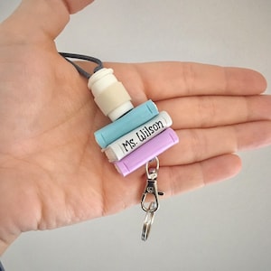Lanière d'enseignant personnalisée avec une tasse à café, porte-carte d'identité pour lanière d'école, accessoires pour tasse à café