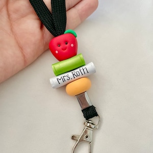 Lanière d'enseignant personnalisée avec pomme, porte-carte d'identité pour lanière d'école, lanière de fruits, cadeau élève enseignant, couleurs d'été, kawaii