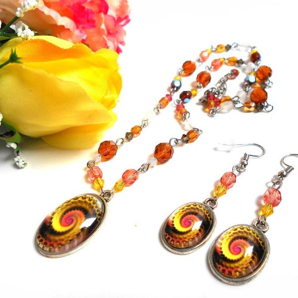 Parure bijoux boucles d'oreilles pendantes et collier perles avec un cabochon spirale jaune marron padparadscha opale