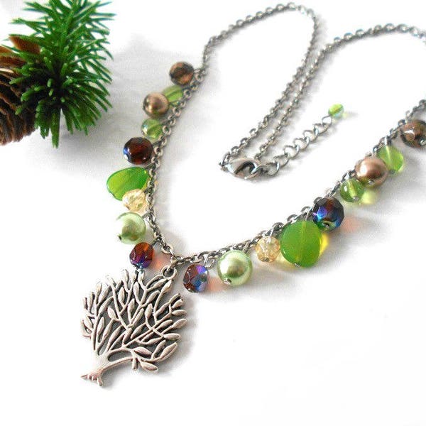 Collier à breloques pendentif arbre de vie avec des perles vert et marron