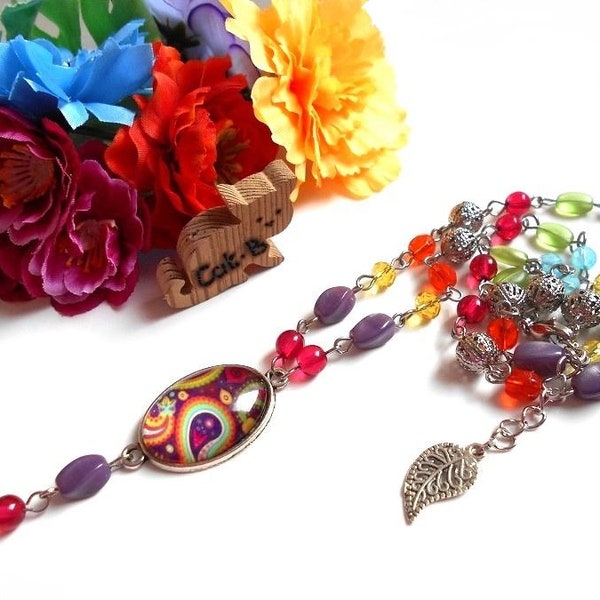 Collier perles multicolore cabochon ovale motif paisley vert violet orange jaune bleu et fuchsia