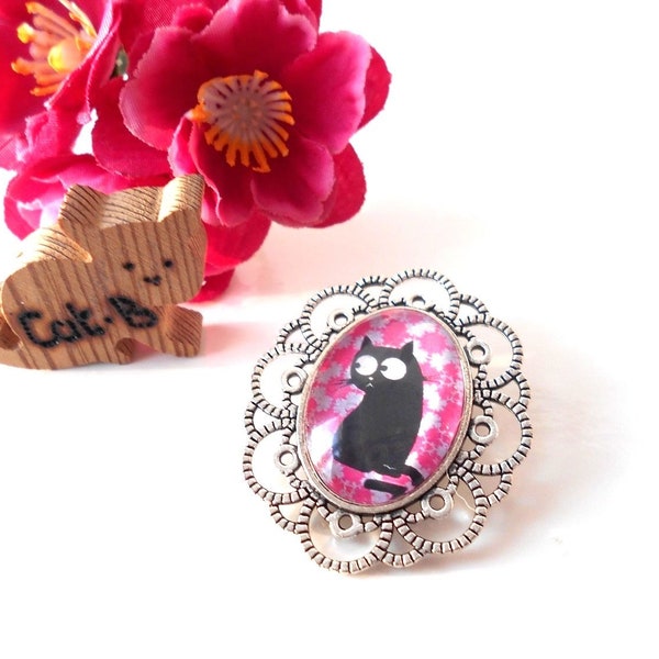Broche ovale cabochon en verre chat noir sur fond rose et gris
