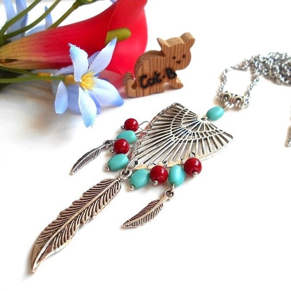 Sautoir perles rouge et bleu turquoise avec des plumes en métal argenté vieilli de style ethnique amérindien