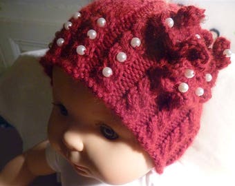 Bonnet bébé rouge garni de perles 3 à 6 mois