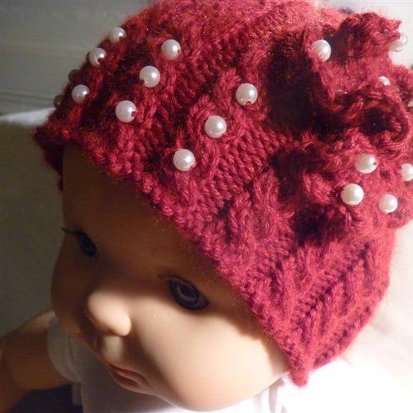 Bonnet bébé rouge garni de perles 3 à 6 mois