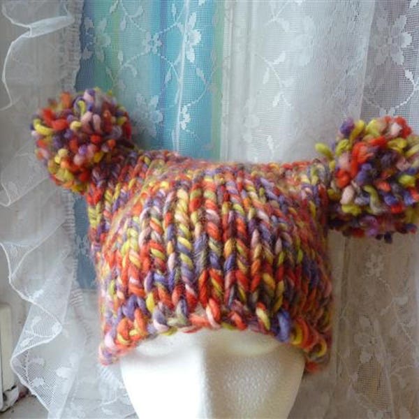 Bonnet petite fille multicolore avec 2 pompons