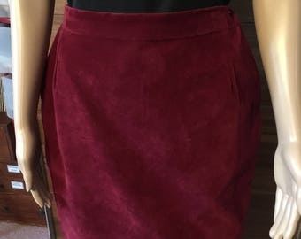 Straight skirt burgundy woman