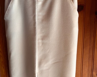 Creamy white woolen straight skirt