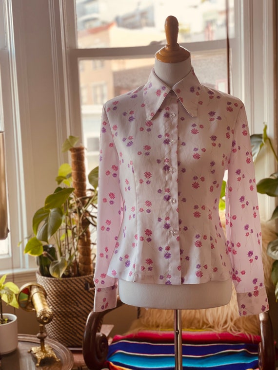 Lavender floral 70s blouse