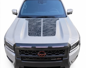 Vinilo adhesivo con diseño topográfico oscurecido para el capó, compatible con Nissan Frontier 2022-2026.