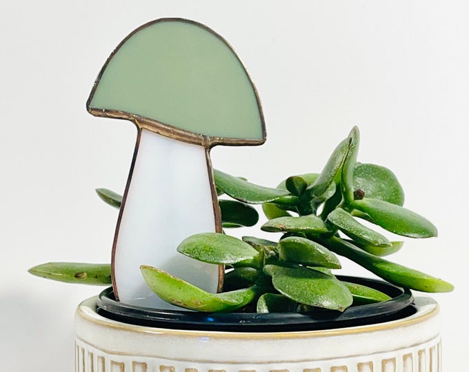 Celadon Green Mushroom Plant Stake//Mushroom Garden Art//Mushroom Yard Art//Mushroom Sun Catcher