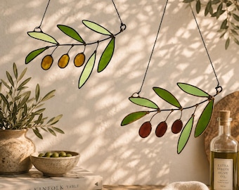 Sonnenfänger aus Buntglas mit Olivenzweigmotiv | Handgefertigter mediterraner Fensterschmuck | Symbol für Frieden, Hoffnung und Freundschaft