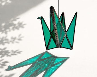 Origami-Kranich-Sonnenfänger aus Buntglas: Symbol der Hoffnung und des Friedens