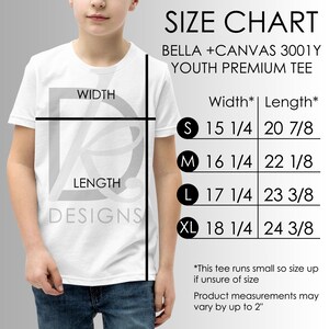 K&ouml;nnte beinhalten: Gr&ouml;&szlig;entabelle f&uuml;r Premium-T-Shirts f&uuml;r Jugendliche von Bella + Canvas. Die Tabelle zeigt die Breite und L&auml;nge in Zoll f&uuml;r die Gr&ouml;&szlig;en S, M, L und XL.  *Dieses T-Shirt f&auml;llt klein aus, daher sollten Sie eine Nummer gr&ouml;&szlig;er w&auml;hlen, wenn Sie sich nicht sicher sind. Die Produktma&szlig;e k&ouml;nnen um bis zu 2* Zoll abweichen.