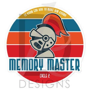 Op de afbeelding: Een ronde sticker met een ridderhelm ontwerp. De sticker heeft een retro kleurenschema met horizontale strepen in rood, oranje, blauw en geel. De tekst "MEMORY MASTER" is blauw en "CYCLE 2" is rood.