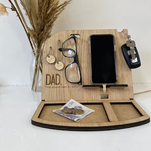Organizador de escritorio Dad's Stuff - Base para teléfono personalizada - Portallaves - Bandeja para dinero - Organizador - Regalo para el Día del Padre - Papá - Para él