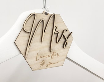 Etiqueta de percha de vestido de novia personalizada - Regalo de dama de honor - Flower Girl - Coat Hanger Charm