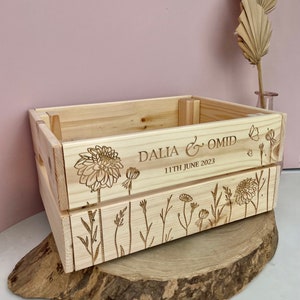 Hölzerne Hochzeitskiste - Personalisierte Blumenhochzeitsbox - Hochzeitskorb - Mr & Mrs - Flip Flop Kiste - Konfetti Popcorn