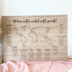 Weltkarte Eiche Hochzeitstisch Sitzplan - Graviert - Hochzeitsgäste - Nehmen Sie Ihre Plätze - Wo in der Welt werden Sie sitzen