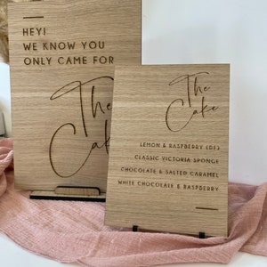 "Hochzeitskarte ""Cake Flavor"" - Dessertkarte, Eiche Laser Cut, Hochzeitsschild, Torten-Aromen - Rustikale Hochzeit."