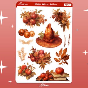 Op de afbeelding: Een set digitaal scrapbookpapier met herfstthema, waaronder een heksenhoed, appels, bladeren en een boek. Het papier is ontworpen voor gebruik in digitale scrapbooking- en knutselprojecten. De titel van de set is "Mabon Witch Add-on" en het productnummer is "PS471".