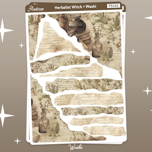 K&ouml;nnte beinhalten: Ein Blatt Washi-Tape mit Vintage-&Auml;sthetik, abgerissenen Kanten und einem Muster aus handschriftlichem Text, botanischen Illustrationen und Glasflaschen. Der Text "Herbalist Witch" und "Washi" ist auf das Blatt gedruckt.