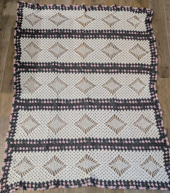 ハンドメイドのアフガン編みブランケット 69x54 - Etsy 日本