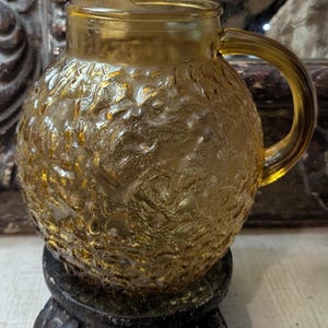 Vintage 60er Jahre Anchor Hocking 2 2QT Lido Milano Crinkle Glas Krug in Bernstein