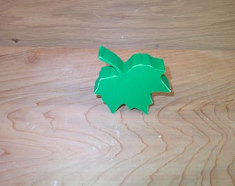wooden green maple leaf decoration