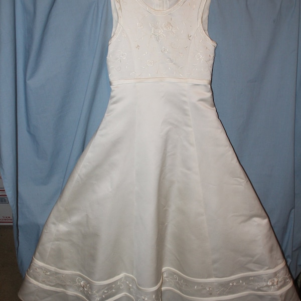 Oleg Cassini: Tea length Floral Embroidery, Crinoline Wedding Gown - Size 8