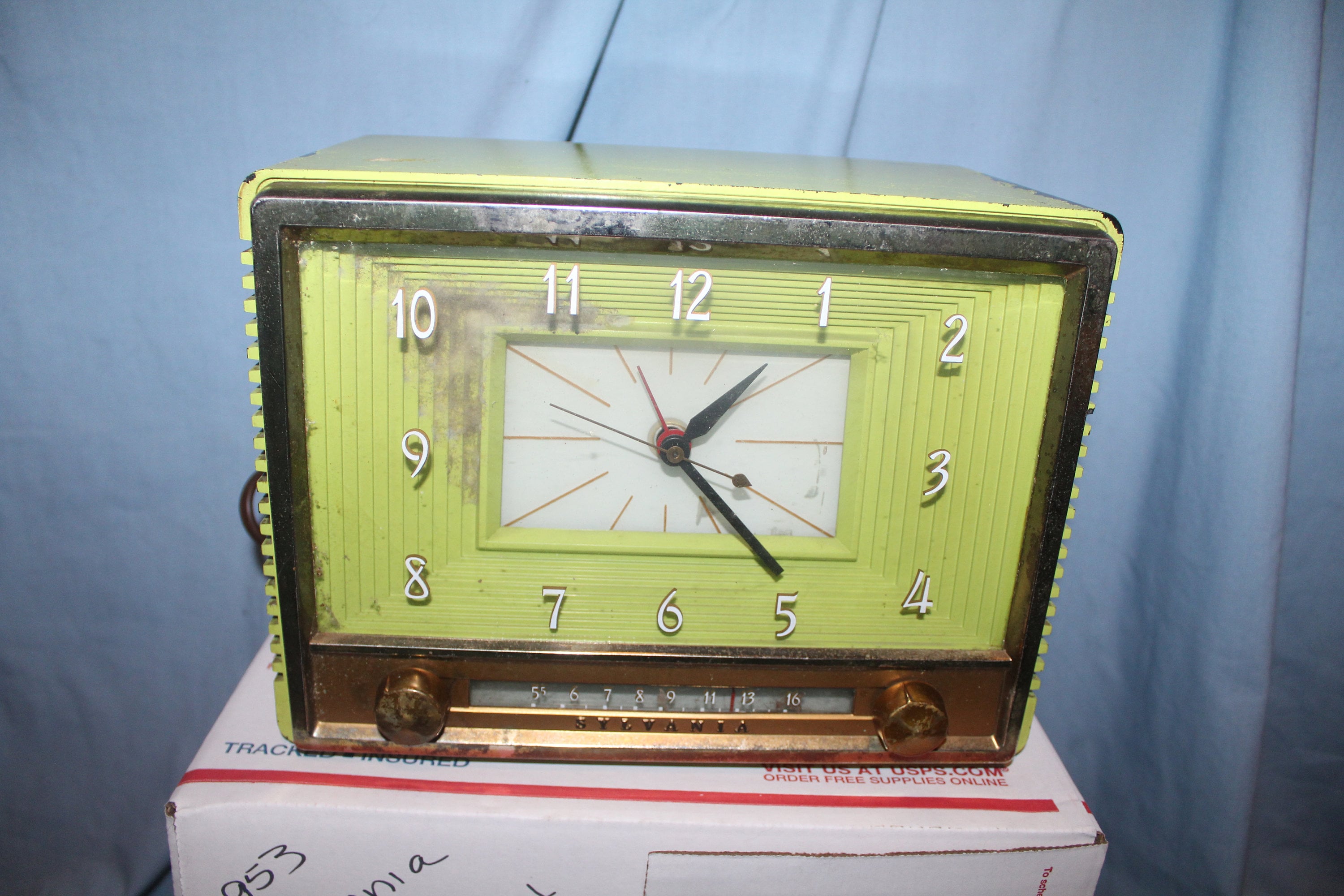 1953 Sylvania Tube Type Clock Radiochartreuse Bakelite Etsy