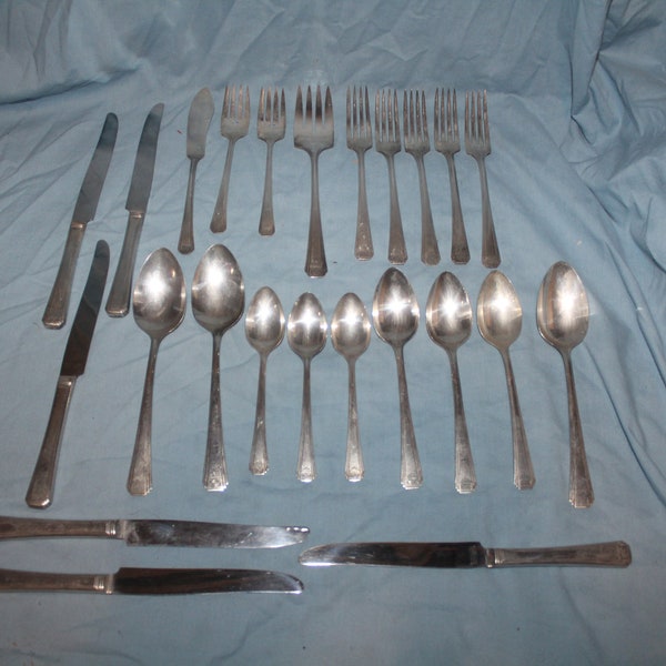 Lovely Vintage Simeon L & George H Rogers Co Oneida Ltd Silverplate 23 Pieces