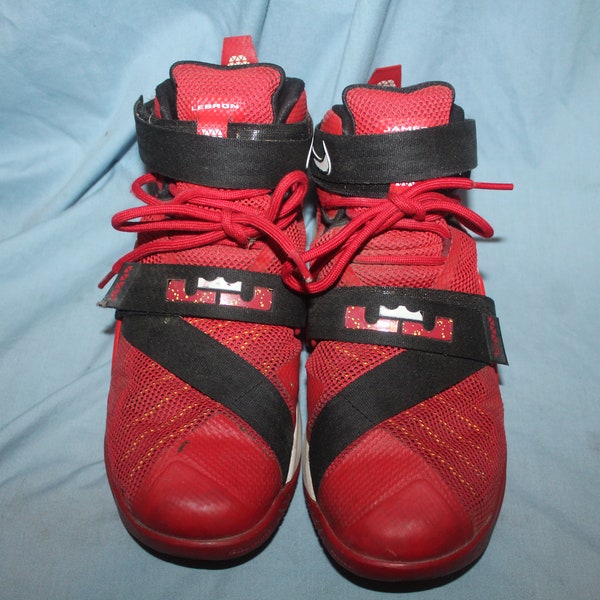 NIKE LEBRON Soldier Basketball Shoes Red Black Mesh Mens Sz 8.5 Lace Up closure