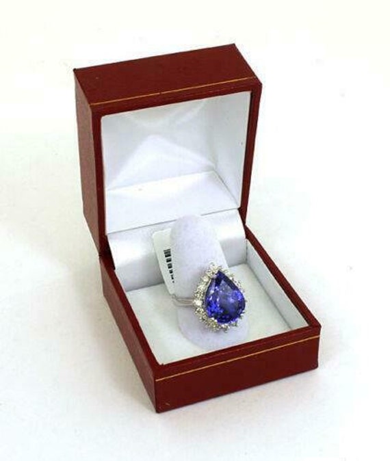 24050 - 9.02ct Diamond & Tanzanite Pear Shape 18k… - image 2