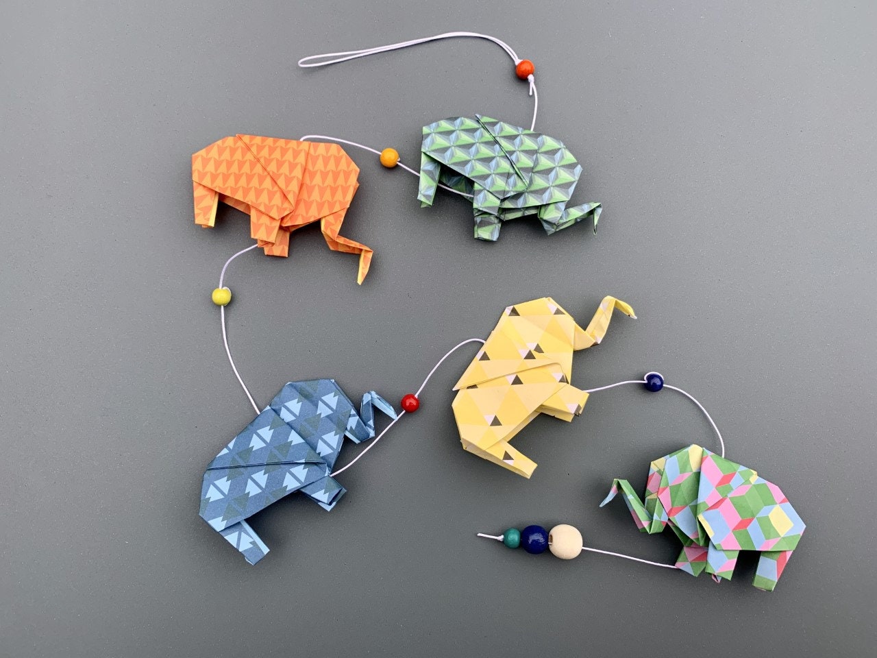 Guirlande Origami Éléphants Couleurs Vives Vert, Bleu, Jaune