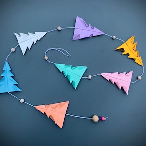 Origami slinger van pastelkleurige bomen