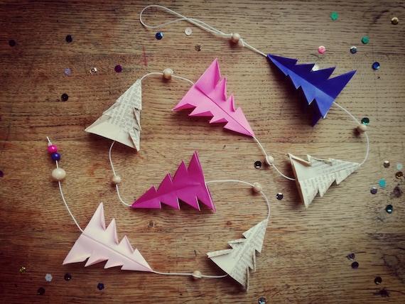 Origami-Christbaumgirlande in Rosa- und Lilatönen