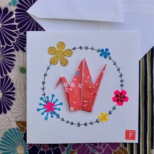 Carte carte double grue origami rouge et fleurs blanches