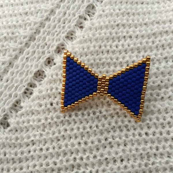 Broche noeud bleu en perles tissées