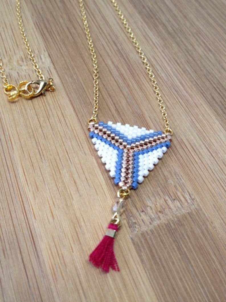 Colliers en perles tissées blanc et bleu image 1